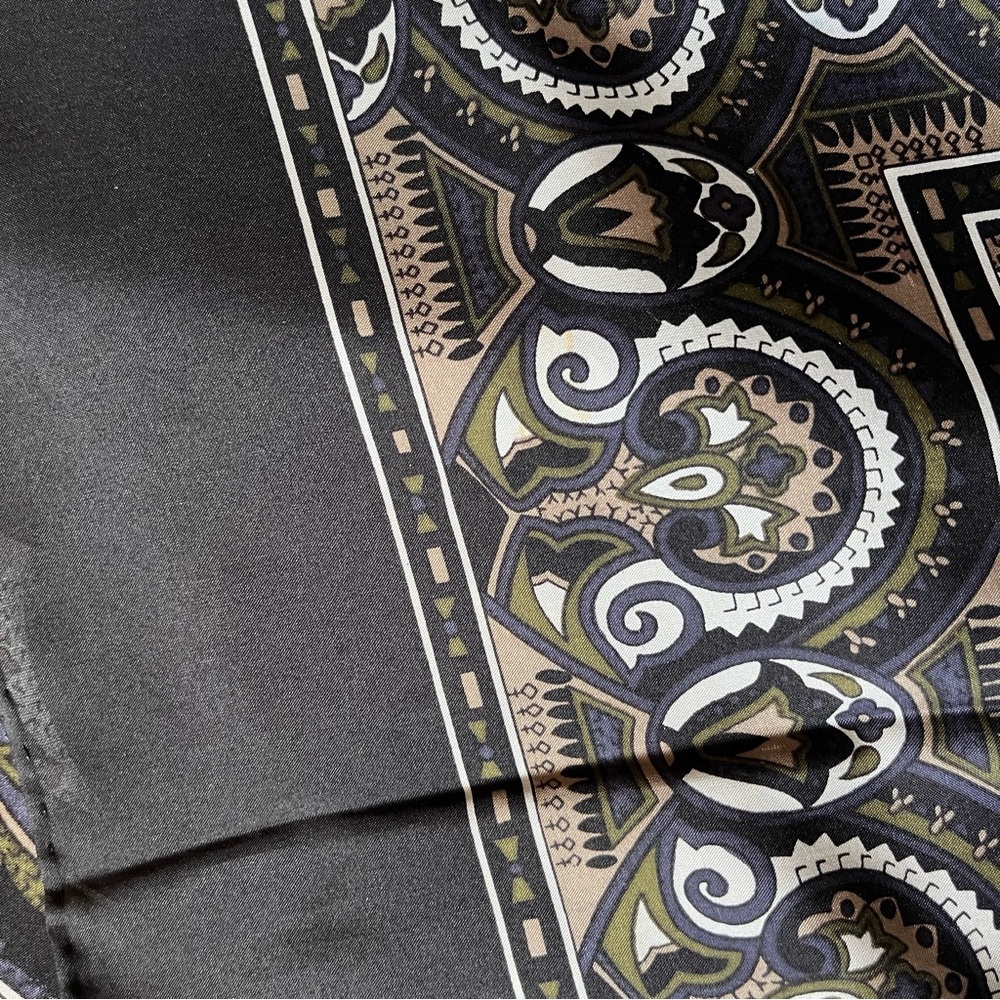 Vintage Harve Benard Square 34x34" Black Silk Parsley Floral Scarf *small stain* - Picture 11 of 11